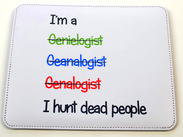 I Hunt Dead People Mouse Mat